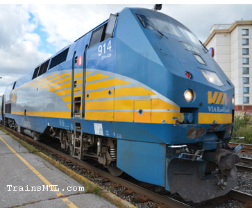 Locomotive VIA914 right side / coté droit